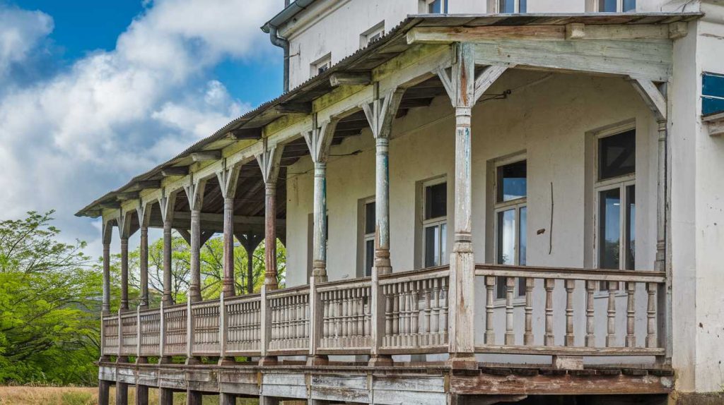 Comment choisir la rénovation d’une véranda ancienne à Sète ?